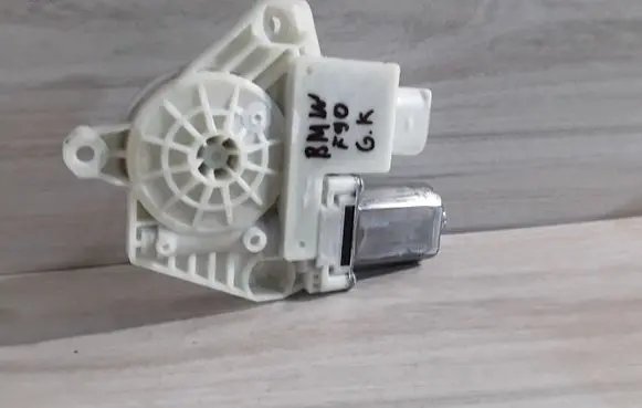 BMW M5 F90 Rear door window regulator motor C35318105 7455083