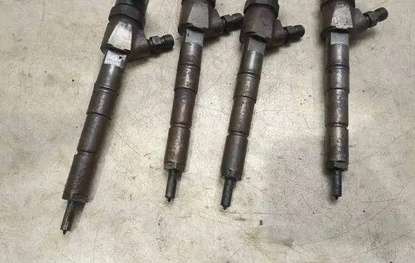 Opel Insignia A Fuel injectors set 0445110423