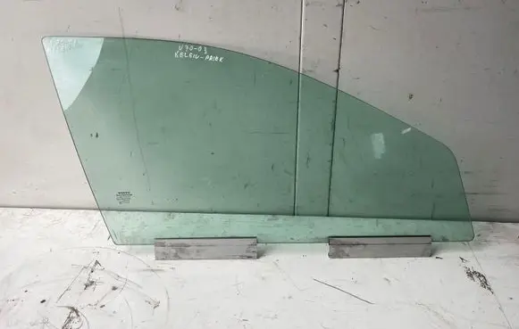 Volvo V70 Front door window glass four-door 43R001106 E000186