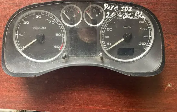 Peugeot 308 SW Speedometer (instrument cluster) 216518703