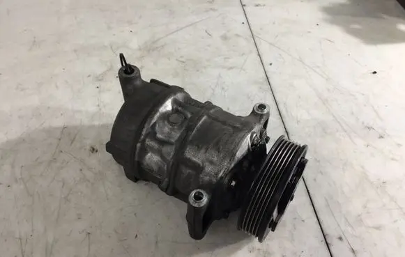 Volkswagen PASSAT B7 Air conditioning (A/C) compressor (pump) 5Q0820803G 02895107563