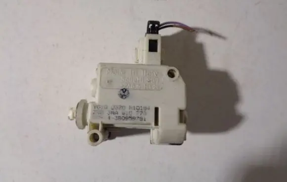 Volkswagen PASSAT B7 Fuel tank cap lock 3AA810773