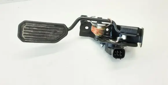 Toyota Avensis T250 Accelerator throttle pedal