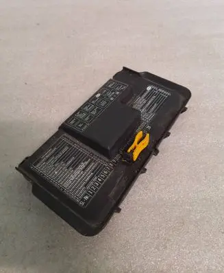 Audi 80 90 B3 Fuse box cover 