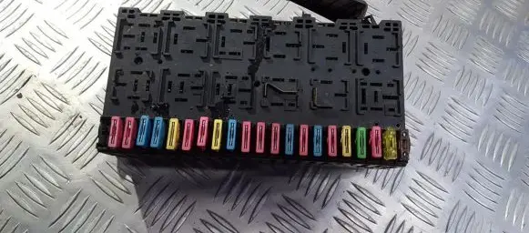 Volkswagen Polo III 6N 6N2 6NF Fuse box set 357937039