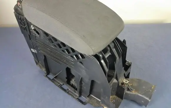 Volkswagen Golf V Center console 1K5864251B