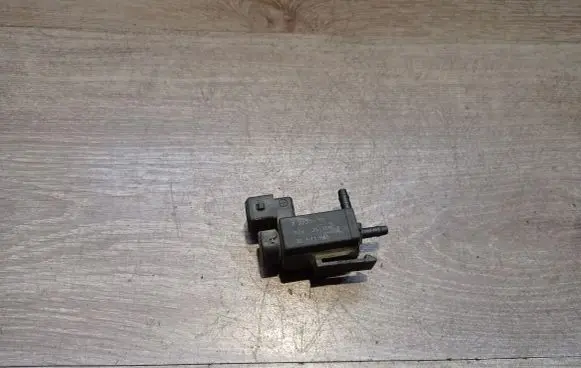 Volvo V70 Vacuum valve 72224010 30611668 05T165