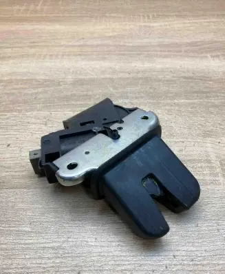 Audi A6 S6 C6 4F Tailgate/trunk/boot lock/catch/latch 4F5827505D