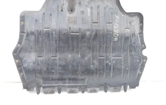 Skoda Superb B6 (3T) Engine splash shield/under tray 5C0825237