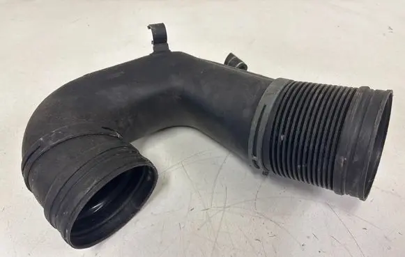 Volkswagen Phaeton Turbo air intake inlet pipe/hose 3D0129615