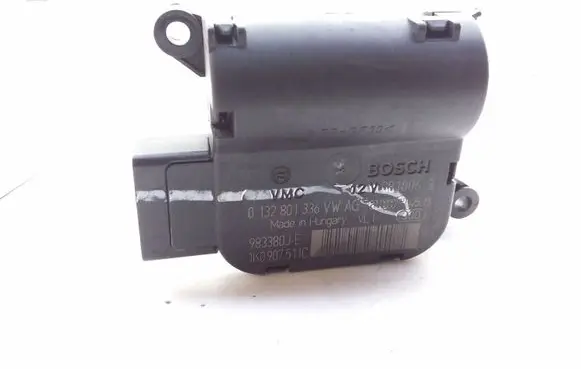 Volkswagen Jetta III Intake manifold valve actuator/motor 0132801336 1K0907511C