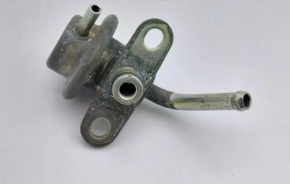 Mitsubishi Colt Fuel pressure regulator