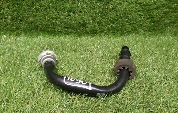 Volkswagen Jetta VI Fuel line pipe KT1018298