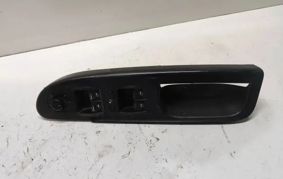Volkswagen PASSAT B6 Electric window control switch 3C1867171