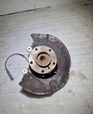 BMW 5 E60 E61 Front wheel hub spindle knuckle 6760954