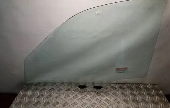 Suzuki Grand Vitara II Front door window glass four-door
