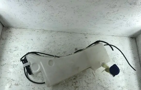 Peugeot 5008 II Windshield washer fluid reservoir/tank 9826400780