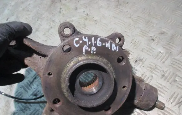 Citroen C4 I Picasso Front wheel hub