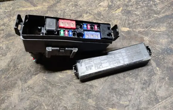 Infiniti Q70 Y51 Fuse module