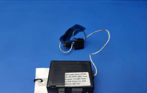 Mercedes-Benz ML W163 Aerial antenna amplifier 1638200289 16267079 A1635409008