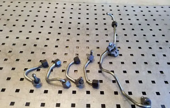 Jaguar XF X250 Fuel injector supply line/pipe 