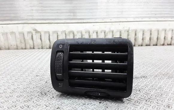 Volkswagen PASSAT B5.5 Dashboard side air vent grill/cover trim