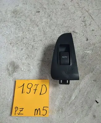 Toyota Avensis T250 Electric window control switch 74651646