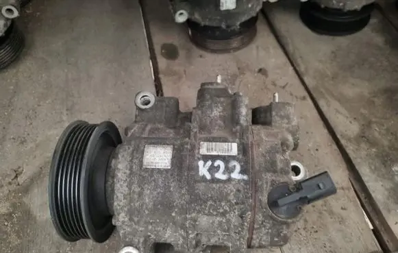 Volkswagen Golf V Air conditioning (A/C) compressor (pump) 1K0820859N