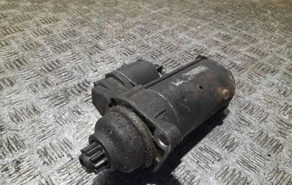 Volkswagen Golf IV Starter motor 02A911024G D7RS130