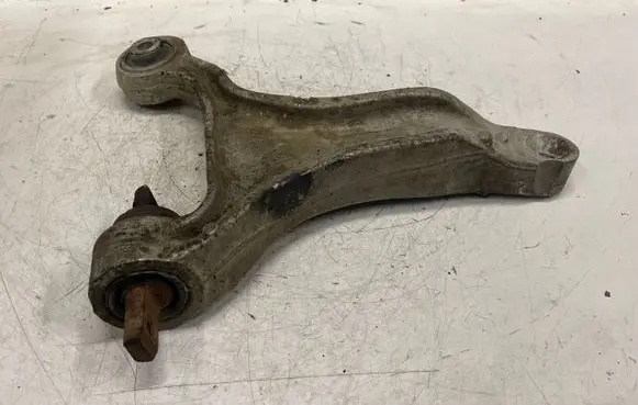 Volvo XC70 Front lower control arm/wishbone