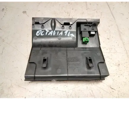 Skoda Octavia Mk3 (5E) AUX in-socket connector 5E2857367B 8111844