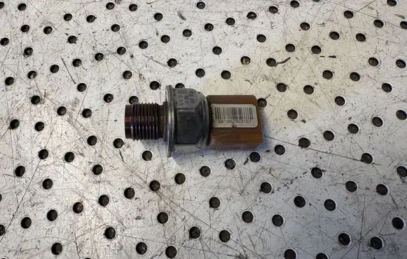 Skoda Octavia Mk2 (1Z) Fuel pressure sensor 03L906051