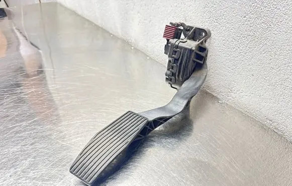 Opel Zafira A Accelerator throttle pedal 9202341 6PV00811400