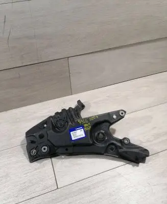Volvo S60 Fender mounting bracket 32288930