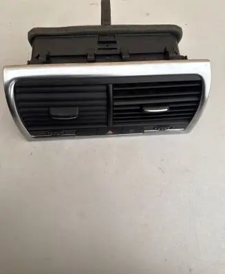 Audi Q7 4L Dash center air vent grill 4L0820951