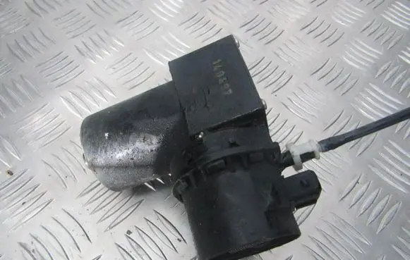 Volkswagen Golf III Vacuum pump