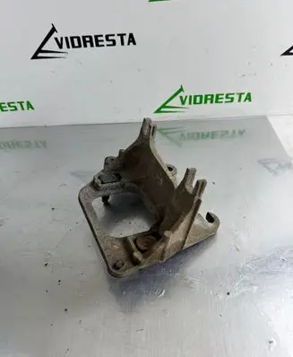 Opel Vivaro Gearbox mounting bracket 112228151R