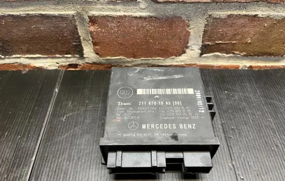 Mercedes-Benz E W211 Tailgate/trunk control unit/module 2118701685 A2118701785