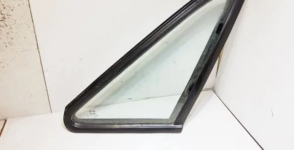 Volkswagen PASSAT B4 Rear side window 43R000980 357845298