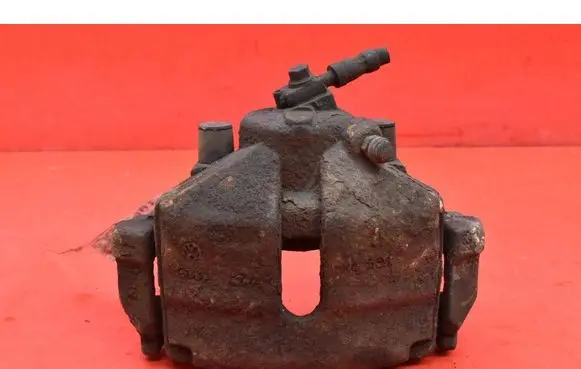 Volkswagen PASSAT CC Front brake caliper 