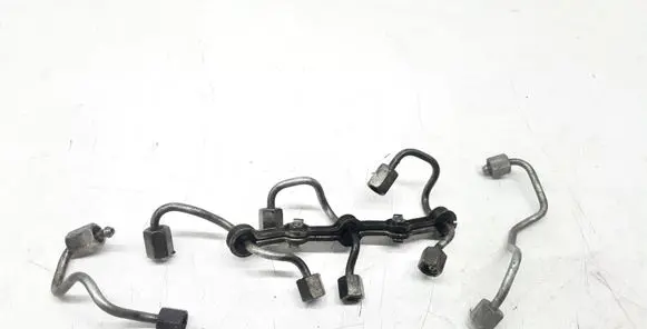 Toyota Yaris Fuel injector supply line/pipe 