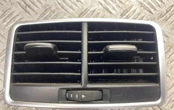 Rear air vent grill