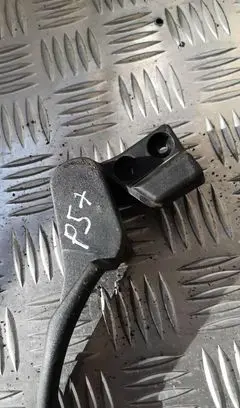 Volkswagen PASSAT B5.5 Engine bonnet (hood) release handle 3b1823533