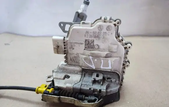Audi A6 S6 C7 4G Front door lock 8J2837015C