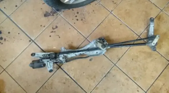 Toyota Prius (XW10) Front wiper linkage and motor 277LD
