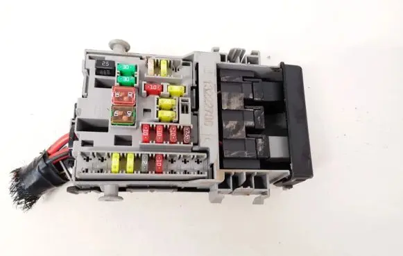 Opel Insignia A Fuse box set 13222786
