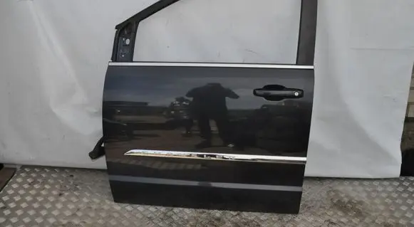 Chrysler Town u0026 Country V Front door