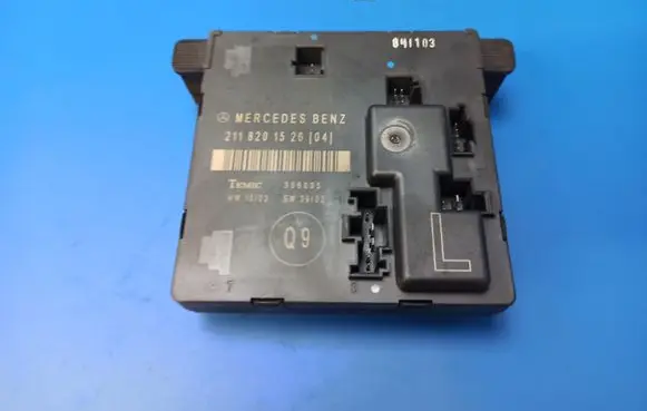 Mercedes-Benz E W211 Door control unit/module 2118201526