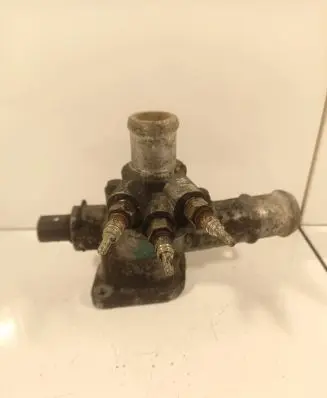 Engine coolant pipe/hose