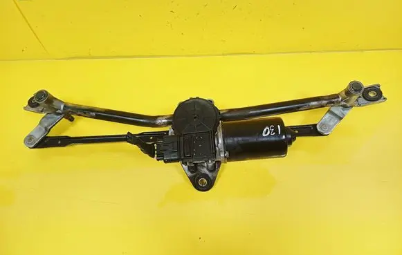 Hyundai i30 Front wiper linkage and motor 